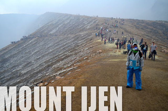 Trekking Up Mount Ijen