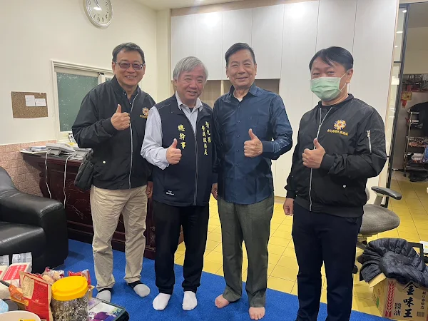 ▲彰化縣榮民服務處總幹事丁俊偕同責任區輔導員及社區組長拜會以表敬意並關懷員林地區榮民(眷)。（記者林明佑翻攝）