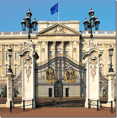 Follow the Royal Ceremony of Changing of the Guards at Buckingham Palace -AK