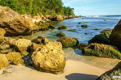 Pantai Pucang Sawit Tulungagung Pantai Eksotis Dengan Tumpukan Batu Batu Besar