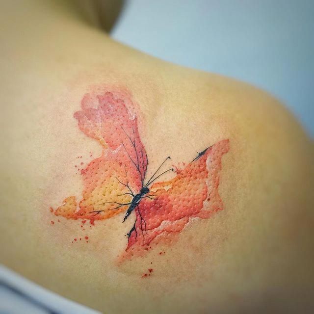 46 tatuagens femininas de diversos estilos e posições para inspirar vocês