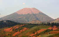 http://lorongperihal.blogspot.co.id/2016/02/6-gunung-paling-tinggi-di-indonesia.html