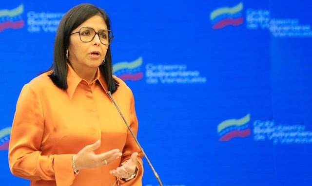 A través de las plataformas digitales, la Vicepresidenta de la República, dio a conocer el Balance diario del Covid-19 en el territorio nacional   Semana #61 de la pandemia en Venezuela Caracas | La Vicepresidenta de la República Bolivariana de Venezuela, Delcy Rodríguez Gómez, a través de su cuenta oficial en la red social Twitter, difundió el informe de la Comisión Presidencial para la Prevención y Control del Covid-19, destacando que en las 24 últimas horas se registraron 1.070 nuevos contagios en Venezuela, de los cuales 1.063 son por transmisión comunitaria y 7 importados: 03 de Panamá; 03 de Aruba; y 01 de México, todos ingresaron por La Guaira.   Todos los casos importados ingresaron por La Guaira De igual manera, expresó que el estado donde este domingo se detectaron mayor cantidad de casos comunitarios es Yaracuy (183), con contagios activos en 10 de sus 14 municipios; seguido por las entidades: La Guaira (164) y Aragua (111), entre otros estados.   Vicepresidenta Delcy Rodríguez También, detalló que lamentablemente el día de hoy fallecieron 14 venezolanos por Coronavirus: 3 hombres y 1 mujer de Sucre; 2 hombres y 1 mujer de Lara; 2 hombres de Barinas; 1 hombre y 1 mujer del Zulia; 1 hombre de Anzoátegui; 1 hombre de Apure; y 1 mujer de Nueva Esparta. En nombre del Gobierno Bolivariano envió palabras de condolencias a sus familiares y amigos.  Leer también: Accidente en la Ribereña: Camioneta se vuelca dejando 4 personas heridas  Por otra parte, presentó las estadísticas generales del Coronavirus en Venezuela: 215.301 Total de contagios; 199.202 Pacientes recuperados (92%); 13.703 Casos activos; y 2.396 Total de fallecidos.   Se mantiene en 92% la tasa de recuperados Por último, recordó que el Gobierno Bolivariano sigue priorizando la protección del pueblo. Tal como lo informó el Presidente Nicolás Maduro, desde el lunes 17 hasta el domingo 23 de mayo, Venezuela estará en cuarentena radical y voluntaria. ¡Con conciencia y cuidado combatimos al Covid-19!   Agelvis Villalonga L. / Redacción Noticias Barquisimeto