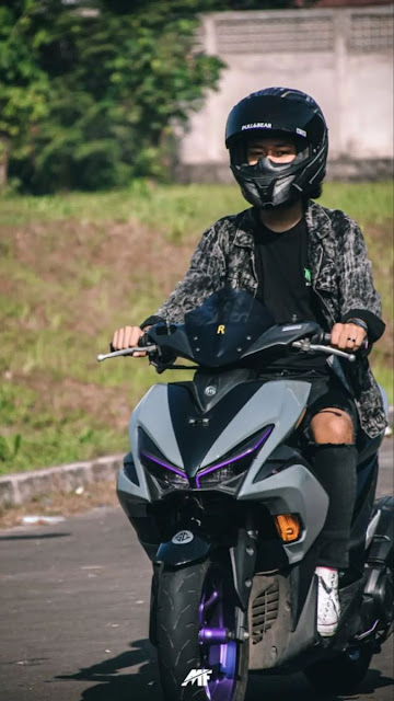 foto cogan halu naik motor blogkaimasa