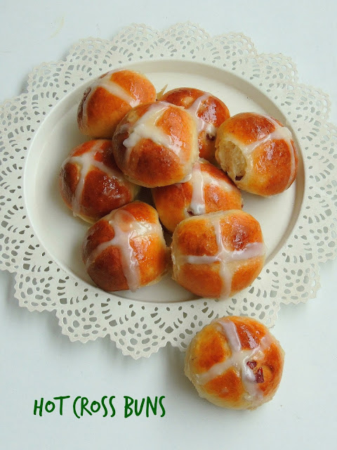 Hot cross buns, Eggless Cranberries hot cross buns