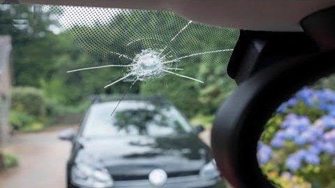 How to Stop a Windscreen Crack From Spreading