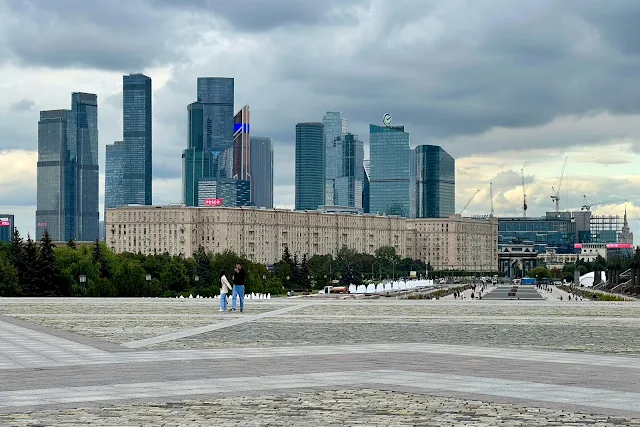 Парк Победы, площадь Победителей, Главная аллея, Москва-Сити