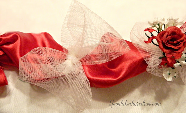 alt="Valentine's Day heart wreath tutorial"