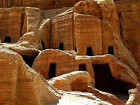 Petra es una ciudad enteramente construida en la roca, que data del siglo III a.C.