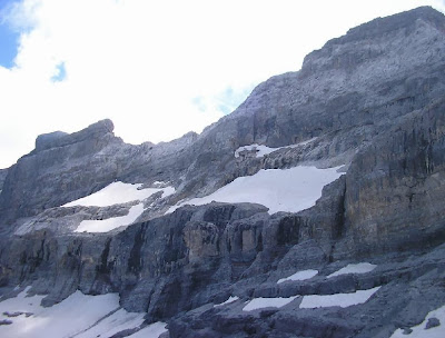 Último reducto de hielo en el glaciar de la brecha