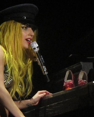 LADY_GAGA_RUBY_SLIPPERS