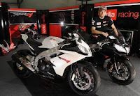 New 2010 Aprilia RSV4 R 1000cc Max Biaggi's motorcycle 