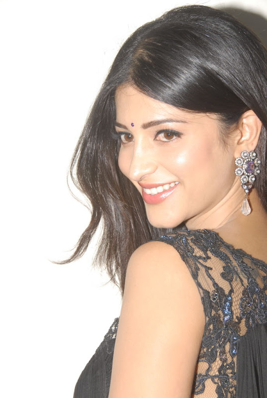 Shruthi Hassan Latest Beautiful Stills hot images