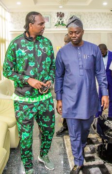 Kanu Nwankwo Pays Oyo State Governor A Visit.