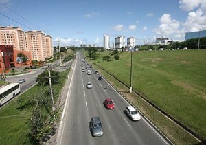 Veículo sobre trilho vai cortar a Avenida Paralela