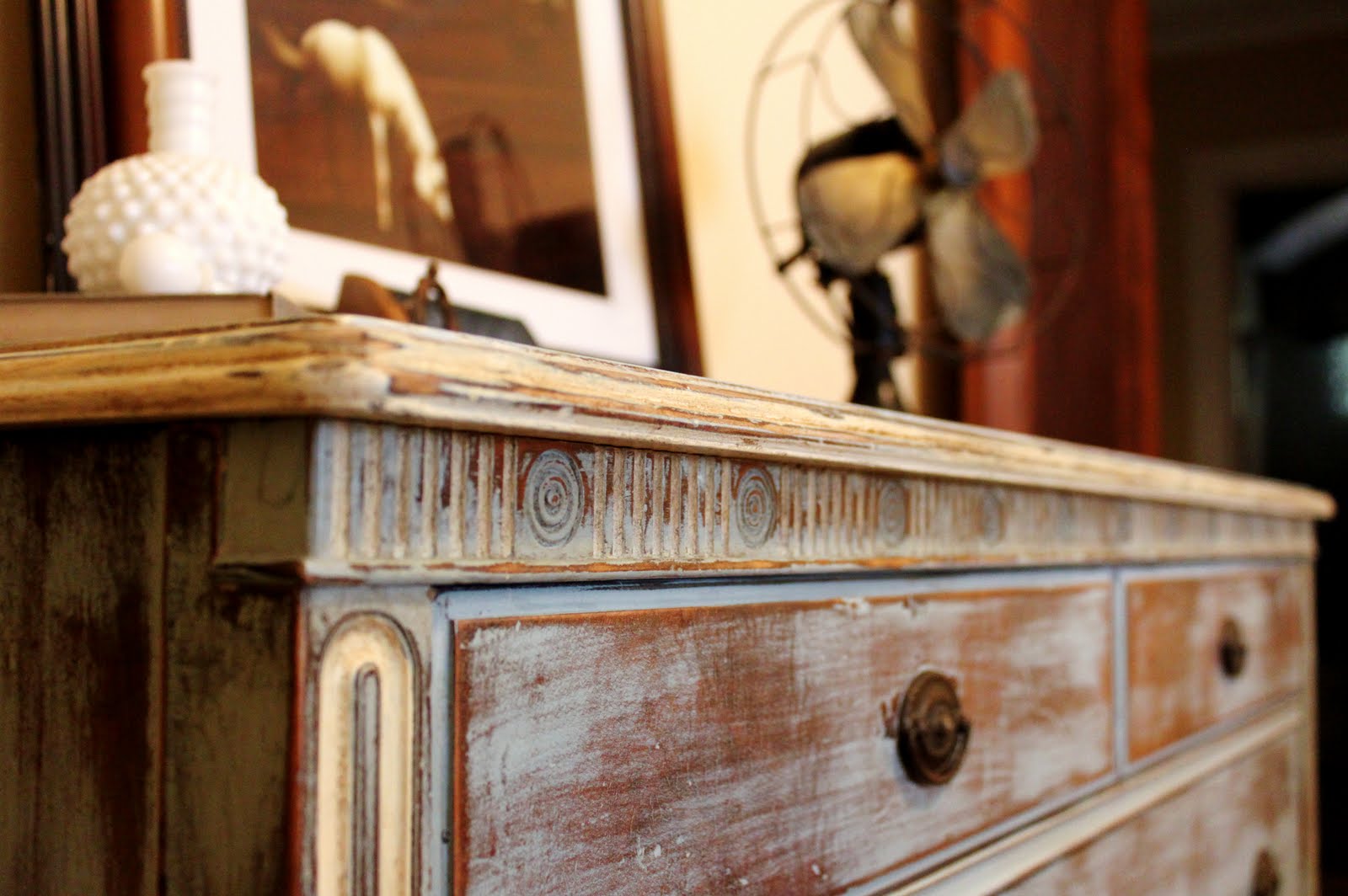 Confessions of a DIY-aholic: Heavily distressed dresser