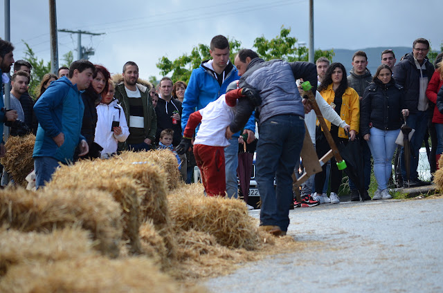 bajada de goitiberas de las fiestas de Cruces