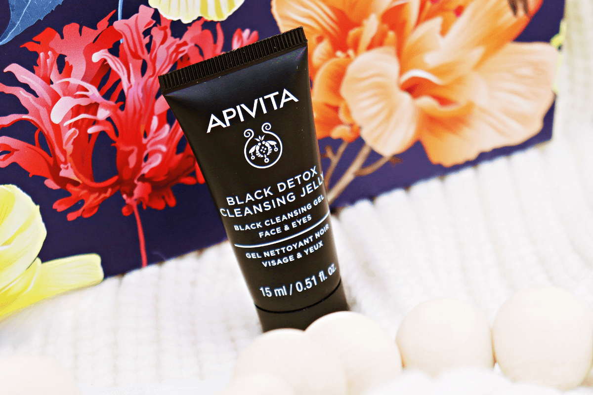 APIVITA BLACK DETOX Żel do mycia twarzy