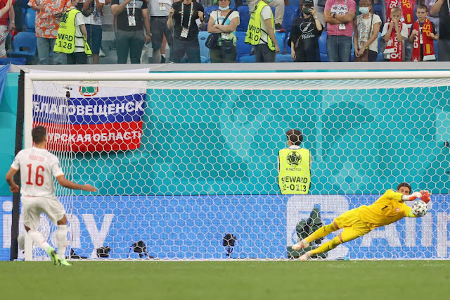 La parada de Sommer al penalti lanzado por Rodri Hernández. SELECCIÓN DE ESPAÑA 1 SELECCIÓN DE SUIZA 1. En los penaltis: ESPAÑA 3 SUIZA 1. 02/07/2021. Eurocopa 2020, 16ª edición, cuartos de final. San Petersburgo, Rusia,estadio Krestovsky. GOLES: 0-1: 7’, Zakaria en propia puerta, al desviar un disparo de Jordi Alba. 1-1: 68’, Shaquiri.