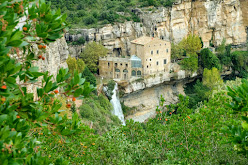 Sorprendente ubicación del Monasterio de Sant  Miquel del Fai