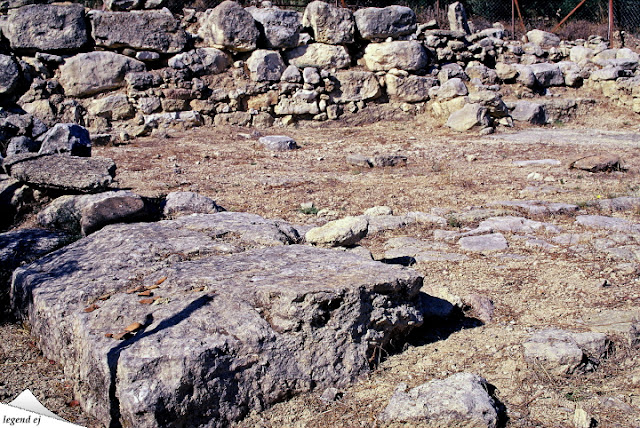 ミノア文明・アクラディア遺跡・邸宅遺構 Minoan House of Achladia／©legend ej