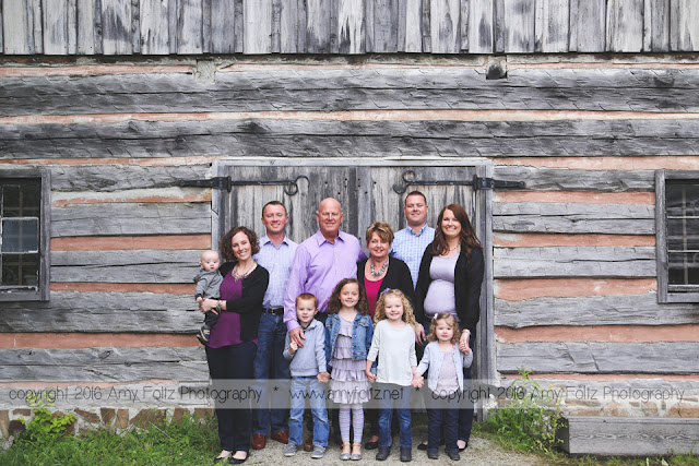 extended family photo session at Fowler Park