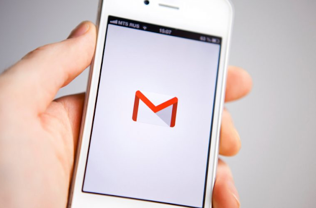 تطبيق Gmail يبدأ الحصول على الوضع المظلم