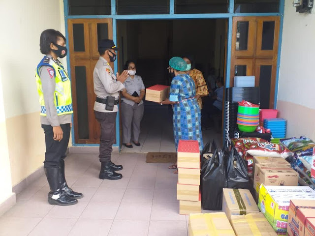 Persekutuan Oikumene Polda Papua Serahkan Bantuan Ke Korban Kebakaran Dok IX Jayapura