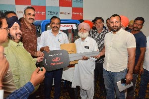 Raahi Project Officials Handing Over the Mahindra Treo Key to the Beneficiary