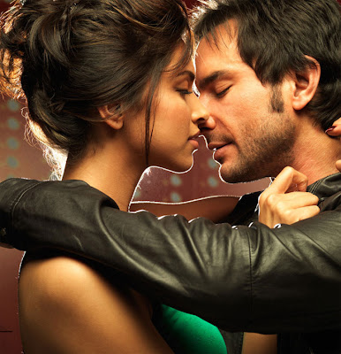 Bollywood's Best Kissing Scenes Photos