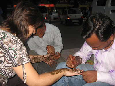 tatuaje henna valencia.  adornándome las manos con unos preciosos y elaborados tatuajes de henna 