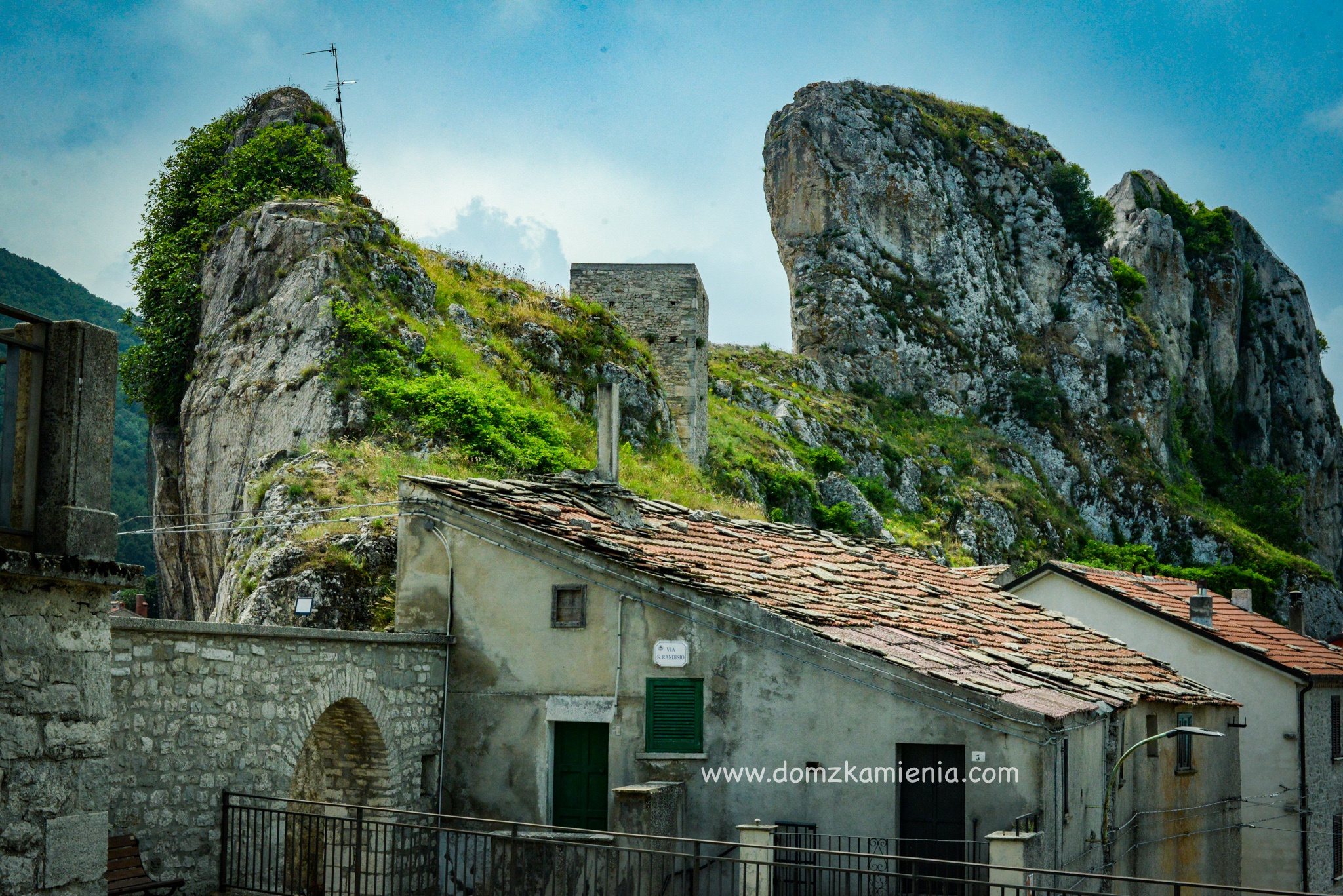 Dom z Kamienia, co zobaczyć w Molise, Pietrabbondante