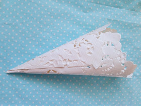 Looking to make your own DIY confetti cones?  Here is a great tutorial for cute, cheap and easy doily confetti cones!