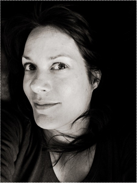 self port sans makeup bw