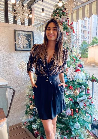 Erica Fernandes celebrates Christmas with Shubhaavi and Sonya