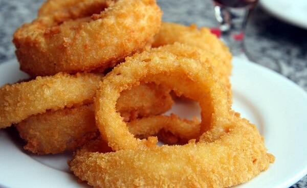 كيفية تحضير حلقات البصل Onion Rings المقلية في الزيت