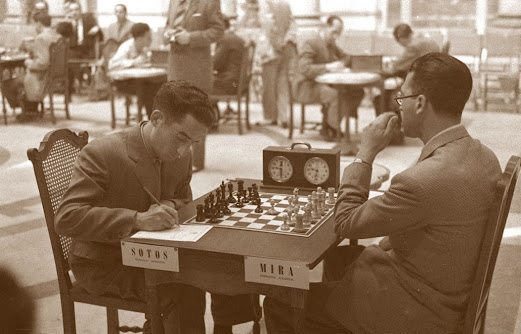 Partida de ajedrez Esmeragdo Mira (Alicante) - Onesiforo Sotos (Albacete), 1950