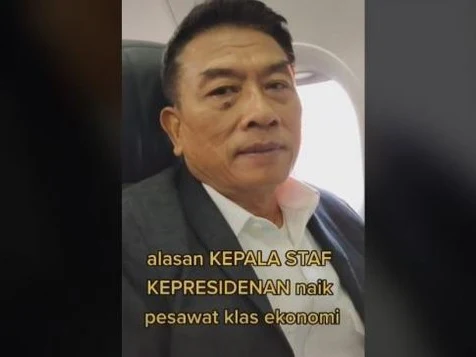 Viral Video Moeldoko Keciduk Naik Pesawat Kelas Ekonomi, Warganet: Presidennya Rendah Hati Anak Buah Ya Ngikut