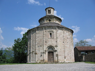 Almenna San Bartolomeo is famous for its circular  Romanesque church, the Rotonda San Tomè