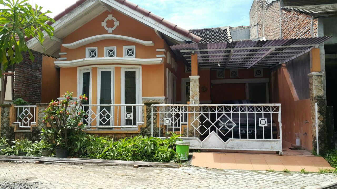 Dijual rumah istimewa di  dalam komplek  perumahan  timur 