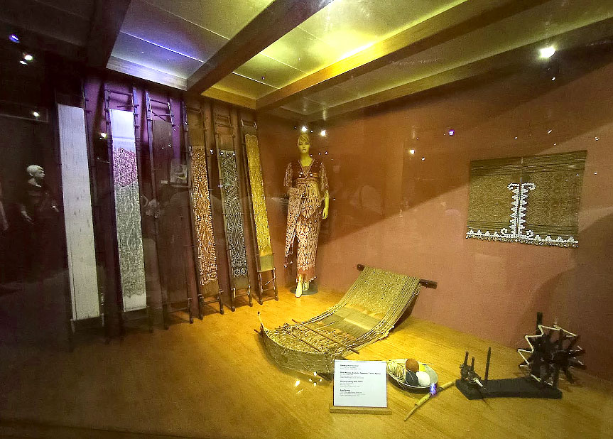 Ruang Tenun Ikat di Musium Kapuas Raya Sintang