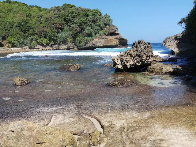 Pantai Batu Bengkung