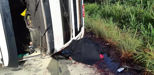 Tragédia! Acidente grave na BR 364 envolvendo carreta mata motorista esmagado! [Imagens Fortes]