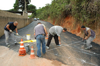 Secretaria de Segurança Pública também contribuiu com a ação colocando e pintando dois quebra molas no local