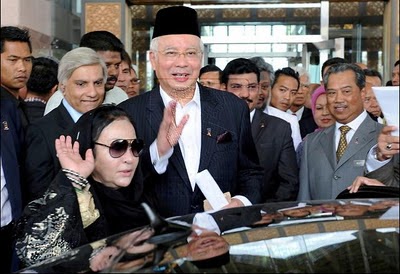 Gambar2: Syukur PM Haji Najib Dan Hajjah Rosmah Mansor 