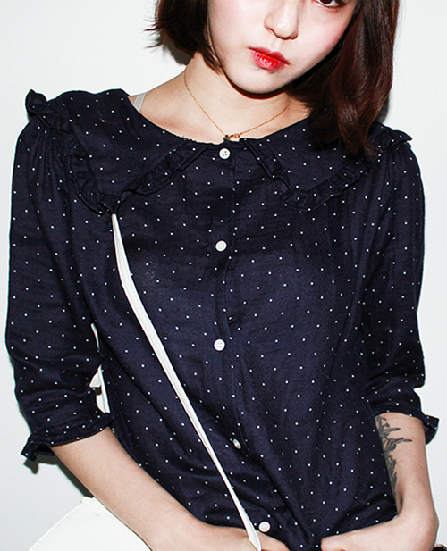  Frilled Collar Dotted Blouse