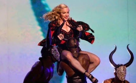hot-action-madonna-57th-grammy-awards-8