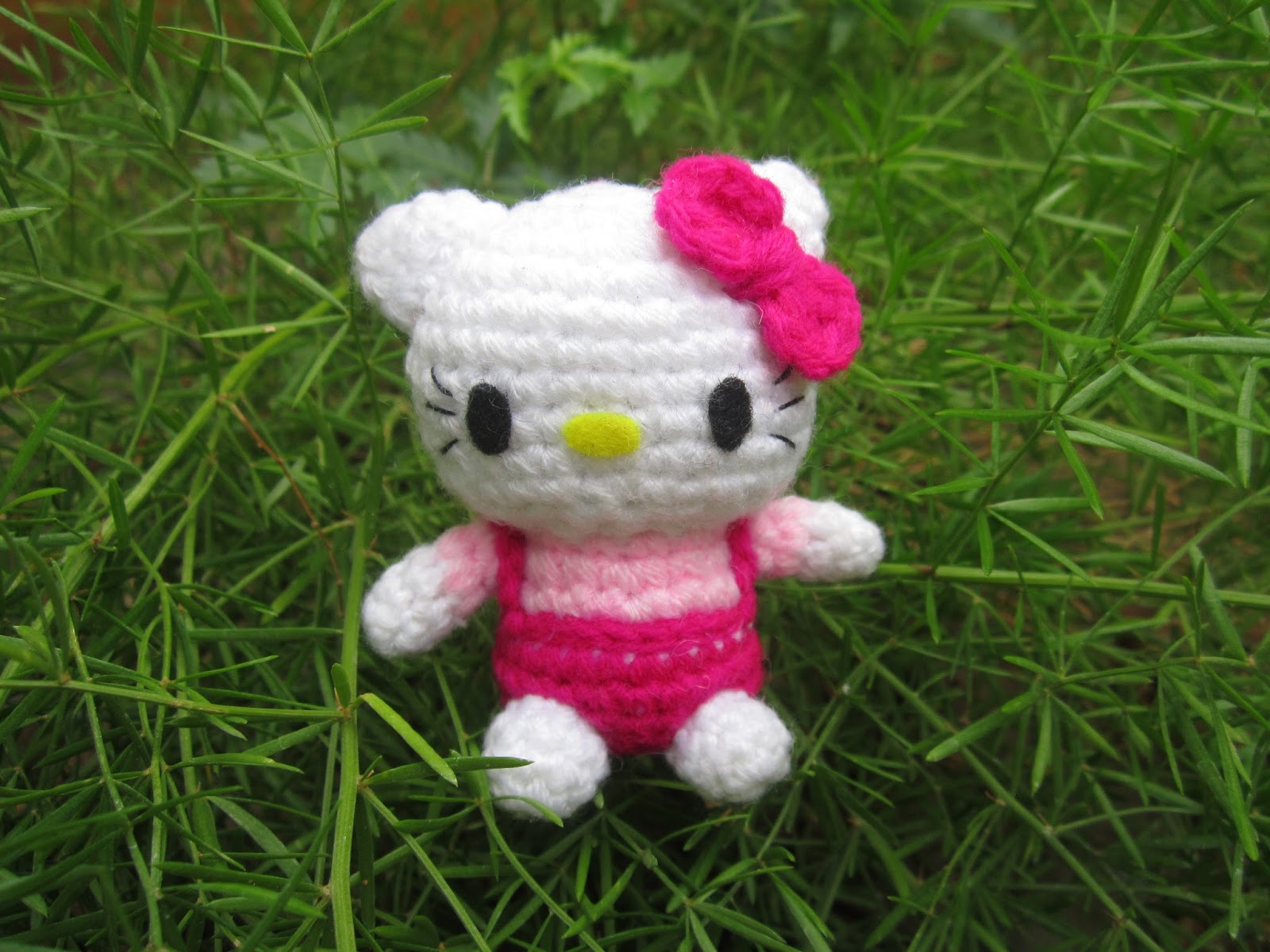Hello Kittty amigurumi pattern - A little love everyday!