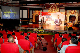 Seminar Motivasi untuk 1.000 Pejabat Eselon 2, 3 dan 4 Pemerintah Provinsi Bali Bersama Motivator Muda Indonesia Edvan M Kautsar di Denpasar Pulau Bali