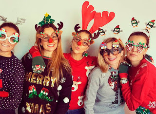 Última tendencia navideña, "los Ugly Christmas Sweater".